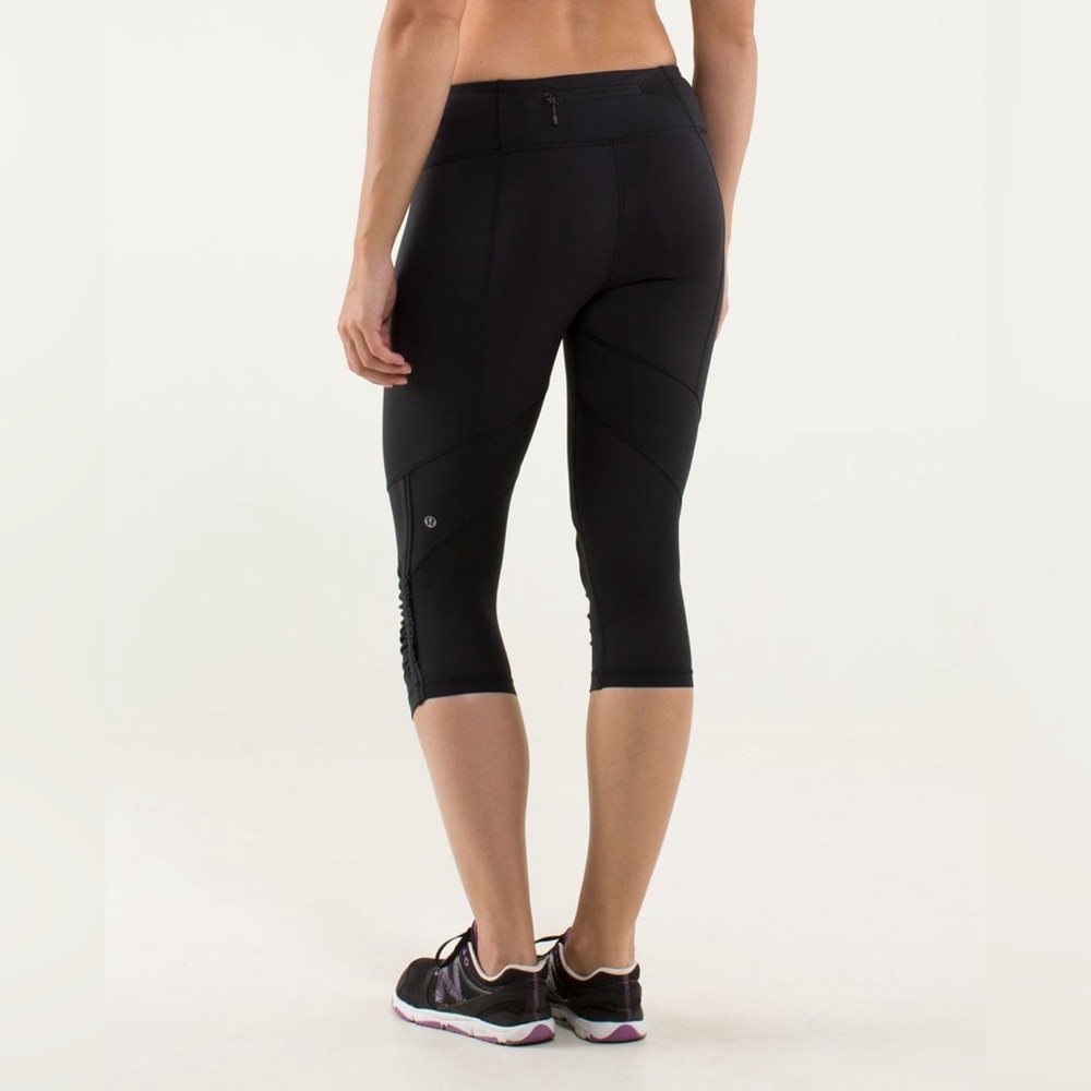 Lululemon 6 Run For Your Life: Cropped Black Leggings